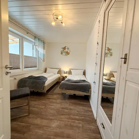 Mien Hus, 1 *